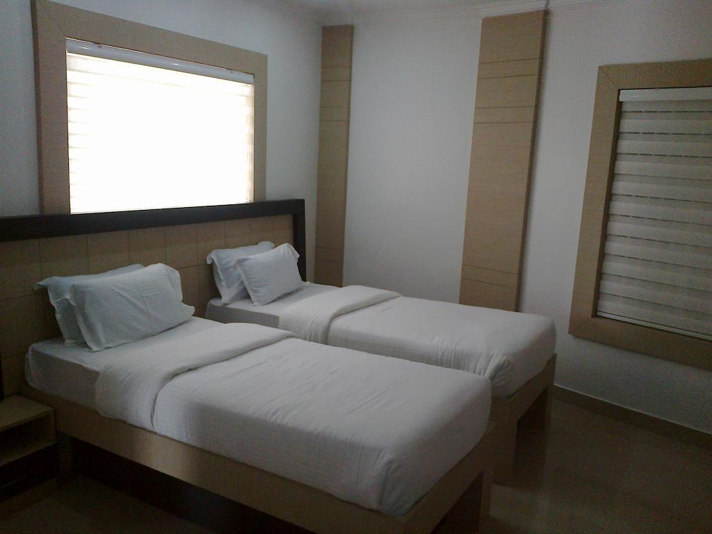 Holiday Hill Hotel & Suites Sultan Bathery Room photo